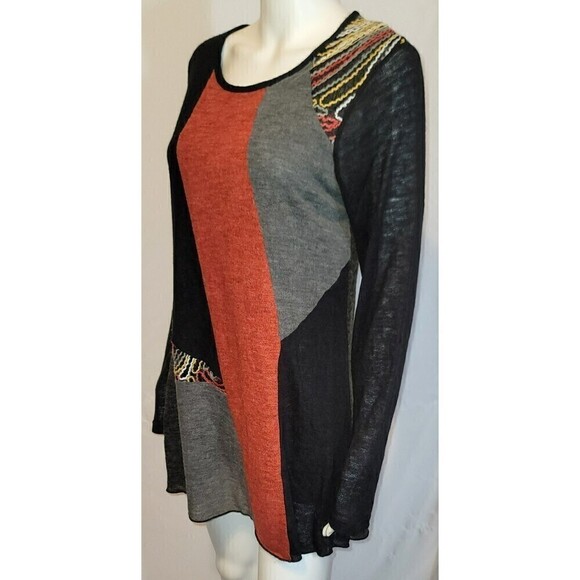 This & That Color Blocked Tunic Sweater with Yarn Embellished Size L - Picture 3 of 10